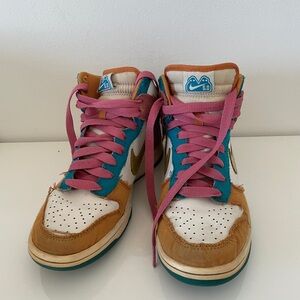 Nike Dunk High 6.0 Swan Metallic Gold High Tops Size 8